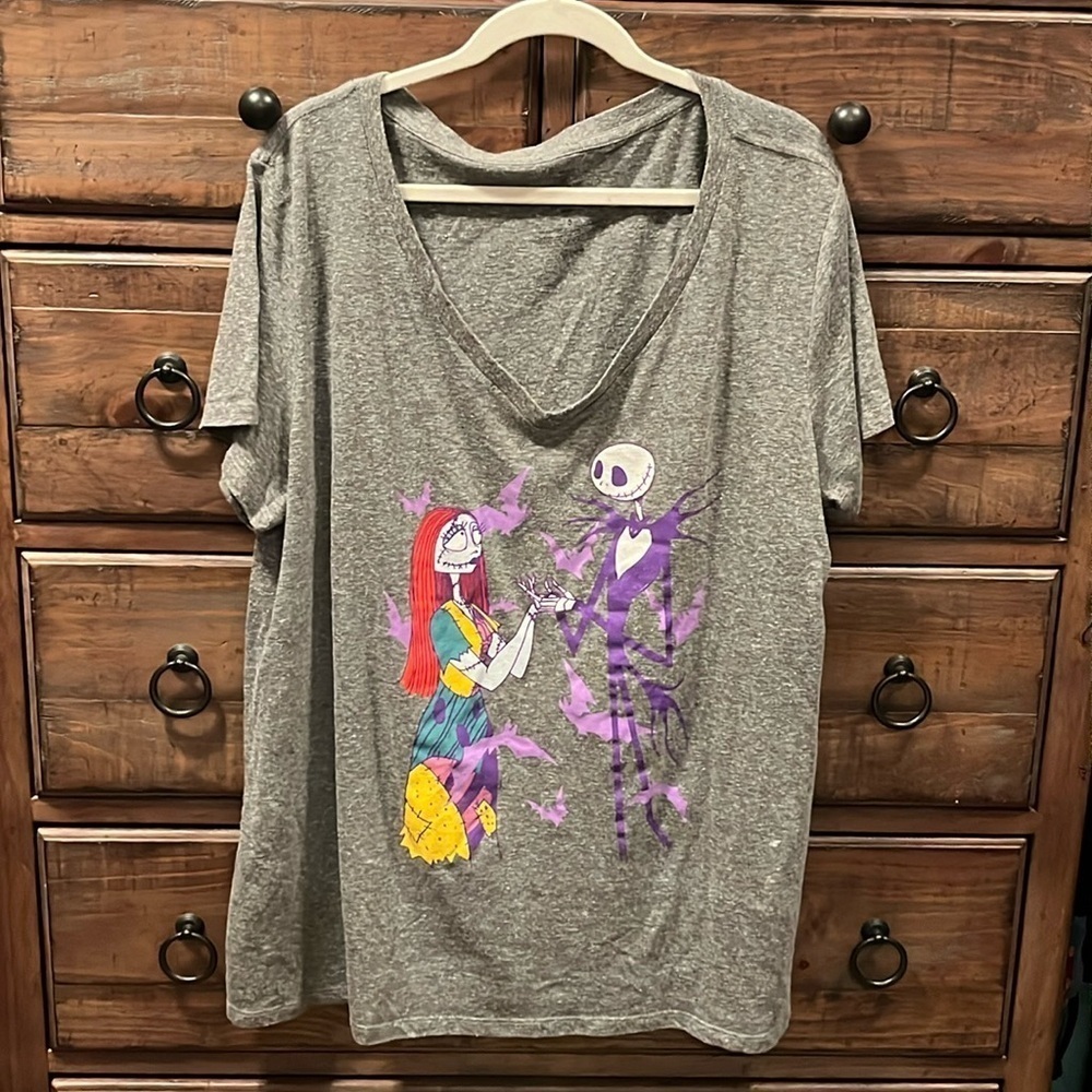 Tim Burton Disney nightmare before Christmas gray short sleeve V-neck tee 2X
